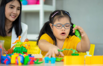 A child plays with blocks